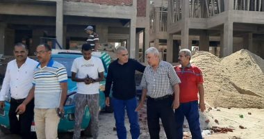 رئيس مدينة القنطرة غرب بالإسماعيلية يتابع إنشاء العمارات السكنية بمنطقة الجندى