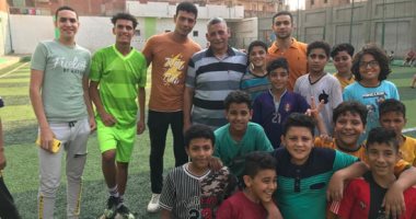 الحريف.. "كابتن نصار" صاحب أشهر هدف على السوشيال ميديا: أعشق كرة القدم منذ الطفولة ولدى مشجعين.. لم أتمكن من الإلتحاق بأى نادى بسبب والدى.. كنت أقطع 7 كيلو مترت يوميا للتمرين.. والهدف كان مفاجأة.. صور