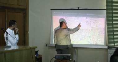 محافظ المنيا يكلف نائبه بمتابعة أعمال لجنة التنمية الاقتصادية