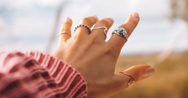 الطريقة الصحيحة لارتداء الاكسسوارات  .. كملى شياكتك فى العيد 