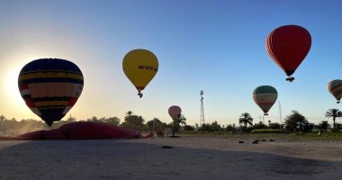 الأقصر تحتفل بـ30 يونيو بإطلاق البالونات الطائرة مزينة بعلم مصر وصور الرئيس السيسى
