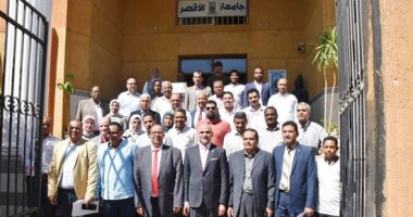 جامعة الأقصر تكرم 70 موظفا فى احتفالية يوم التميز الإدارى الأول.. صور