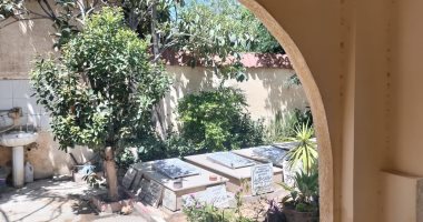 ذكرى الأربعين من أمام قبر الفنان سمير صبرى فى الإسكندرية.. لايف