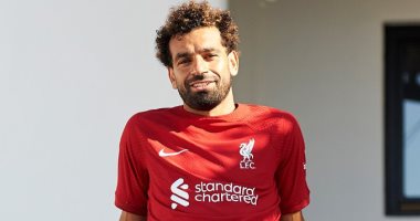 ليفربول يغازل جماهيره بصورة محمد صلاح وعلم مصر بعد التجديد