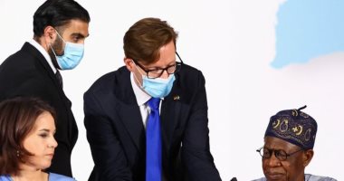 ألمانيا تعيد تمثالى "منحوتة بنين البرونزية" لنيجيريا.. صور