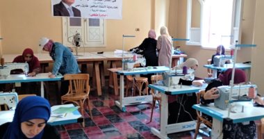 حياة كريمة.. تدريب 76 سيدة على حرفة الخياطة فى 4 مشاغل بزفتى الغربية.. صور
