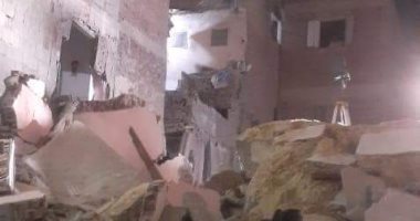 التفاصيل الكاملة لانهيار عقار القصعى بالإسكندرية بسبب انفجار أسطوانة غاز.. انتشال جثتين من أسفل الأنقاض لشخص ووالدته وإصابة شقيقته.. شهود العيان: العناية الإلهية أنقذت 5 أفراد.. وقرارات عاجلة من النيابة.. فيديو
