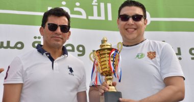 وزير الرياضة ورئيس هيئة الرقابة المالية يقودان الماراثون الأخضر بمركز التنمية الشبابية بالجزيرة 