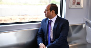 الرئيس السيسي يفتتح محطة عدلى منصور المركزية ويستقل القطار الكهربائى.. صور 