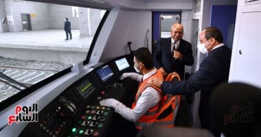 الرئيس السيسى يفتتح محطة عدلى منصور والقطار الكهربائى LRT.. ويستمع لشرح تفصيلى عن المشروعات من وزير النقل.. ويوجه ببدء تشغيل المرحلة الثالثة "أ" من الخط الثالث للمترو.. ويتفقد قطارات "تالجو" الإسبانية