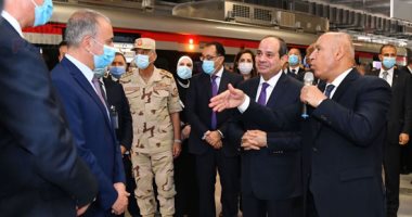 الرئيس السيسي يستمع لشرح تفصيلي حول القطار الكهربائي الجديد 