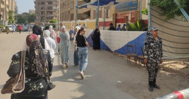 توافد طلاب الثانوية بالقليوبية لأداء امتحان مادتى الكيمياء والجغرافيا.. لايف