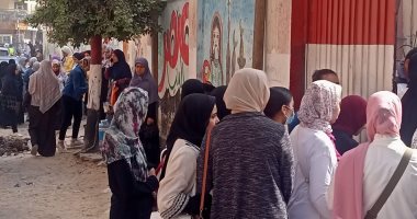 توافد طلاب الثانوية العامة بكفر الشيخ على 80 لجنة لأداء امتحان مادة الكيمياء.. لايف