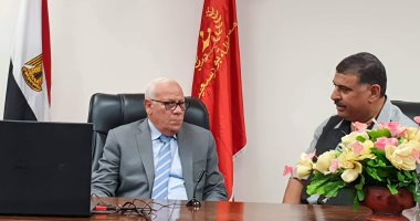 محافظ بورسعيد يتفقد غرفة عمليات امتحانات الثانوية العامة بديوان المديرية