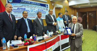 رئيس جامعة كفر الشيخ يشهد المنتدى العلمى الأول لمشاريع تخرج طلاب الزراعة.. صور