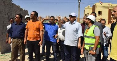 محافظ أسيوط يتفقد أعمال إنشاء 9 عمارات سكنية فى "البيت الريفي المطور"