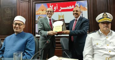 تكريم الفنان محمد صبحي فى احتفالية كلية دار العلوم برموز ثورة 30 يونيو