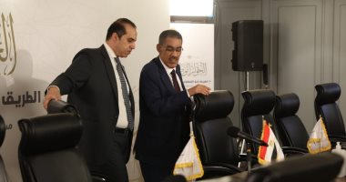 ضياء رشوان يستقبل أعضاء مجلس أمناء الحوار الوطنى.. صور 