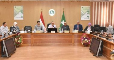 محافظ الشرقية يناقش الاستعداد لإجراء المسح الاقتصادى والخطة الاستراتيجية