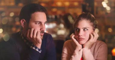 كيف يمكن للسوشيال ميديا أن تدمر علاقتك العاطفية؟ 4 أخطاء خلى بالك منها