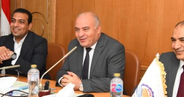 محافظ قنا: إطلاق أول تيار كهربائى بمشروعات حياة كريمة بعزبة البوصة