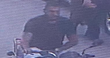 لص يسرق هاتفا محمولا من طالبة بأحد شوارع منطقة النزهة.. فيديو وصور 
