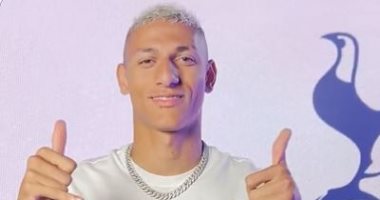 ريتشارليسون يرتدي رقم 9 مع نادي توتنهام
