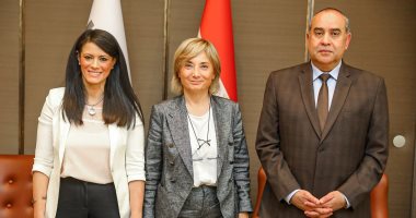 وزيرا التعاون الدولى والطيران يبحثان سبل تعزيز التعاون مع بنك الاستثمار الأوروبى