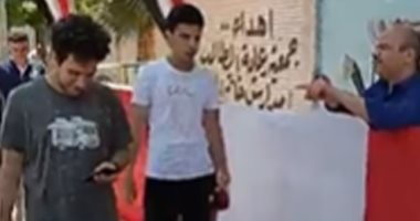 شاهد آراء طلاب الثانوية العامة حول امتحان الديناميكا فى بنى سويف.. لايف