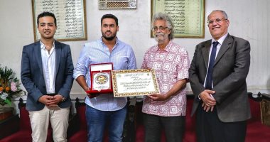 نقابة الأطباء تكرم فريقا جراحيا أجرى عمليات الشفة الأرنبية بـ4 محافظات