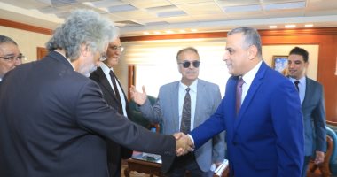 محافظ سوهاج يستقبل النقيب العام لأطباء مصر .. صور