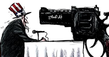 كاريكاتير اليوم.. تجار السلاح بأمريكا فى مواجهة القوانين الأمريكية