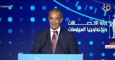 وزير الاتصالات يكشف أهداف مشروعات "مصر الرقمية" أمام الرئيس السيسي: 90% من بيانات آسيا وأوروبا تمر من مصر.. وضعنا خطة لتعزيز وتثبيت مكانة مصر عالميا.. وأنشأنا شبكة حكومية مغلقة لربط كل المباني الحكومية