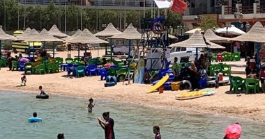 إقبال كبير من المواطنين على شواطئ الغردقة .. بث مباشر