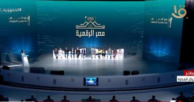 شباب يكشفون أمام الرئيس السيسى كيف غيرت برامج ومنح "مصر الرقمية" حياتهم للأفضل
