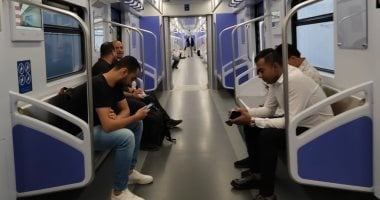 معايشة داخل القطار الكهربائى الخفيف lrt بعد تشغيله للركاب.. وسيلة حضارية تليق بالمواطن وبها أعلى مستويات الأمان.. مكيف وبه شاشات ويخدم ذوى الهمم.. وسرعته تبلغ 120كم ومسافته 74 كم فى ساعة تقريبا.. فيديو