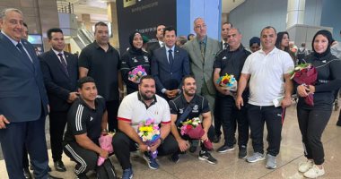 وزير الرياضة يستقبل الفوج الأخير من البعثة المصرية المشاركة بدورة ألعاب البحر المتوسط بمطار القاهرة