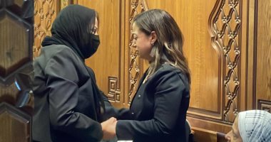 انهيار ريهام عبد الحكيم فى عزاء والدتها وسليم سحاب أول المعزين (فيديو وصور)