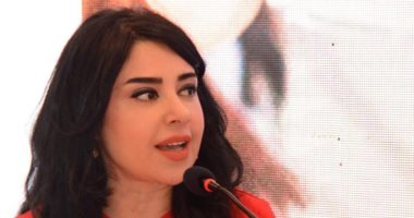 الإعلامية دينا حسين فى حوار مع "اليوم السابع": بدايتى بماسبيرو كانت بالإذاعة عبر البرنامج الأوروبى.. لم أكن أنوى العمل بالإذاعة من الأساس.. وانتقالى للتليفزيون جاء بعد اختيار مجموعة من قارئى النشرات بالراديو