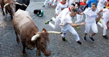 الجرى مع الثيران.. فعاليات كرنفال سان فيرمين التقليدى فى شوارع إسبانيا