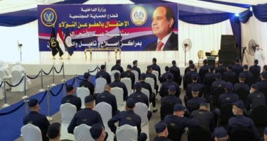 العيد فرحة.. الشرطة ترسم البسمة على وجوه المواطنين بتوزيع الهدايا فى الشوارع.. وتفرج عن 1270 من النزلاء بمناسبة عيد الأضحى.. الداخلية: نعمق أواصر الثقة ونعزز الترابط بين رجال الشرطة والمواطنين.. صور