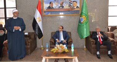 نائب محافظ الإسماعيلية والسكرتير العام يستقبلان المهنئين بعيد الأضحى.. صور