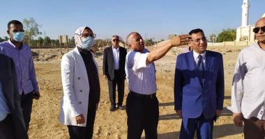 نائب محافظ الوادى الجديد تتفقد مواقع عدد من المشروعات بمركز الداخلة