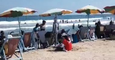 فرحة العيد وصلت البحر.. زحام كبير على شاطئ دمياط فى أول أيام عيد الأضحى