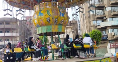 الحدائق العامة والمتنزهات تستقبل المواطنين فى العيد.. إجراءات وقائية وتأمينية مشددة فى مناطق التنزه.. رفع حالة الطوارئ طوال أيام العيد.. المراجيح والساقية تستقبل أطفال بنها.. والشواطئ تتجمل استعدادا لزوارها