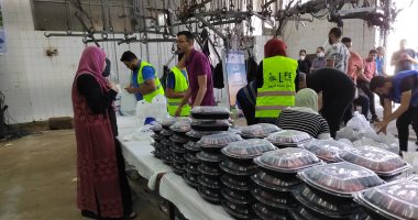 "فصل لربك وانحر".. فرحة الأسر فى مجزر البساتين شكل تانى.. خدمات مجانية للمواطنين لذبح الأضاحى للحفاظ على البيئة.. فتح 4 صالات لأضحى للمواطنين.. ومدير المجزر يكشف الطرق الصحيحة لتخزين اللحوم بعد الذبح