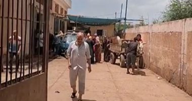 مشهد مش هتشوفه غير فى مصر.. أقباط يشاركون بذبح الأضاحى واحتفالات العيد بالغربية