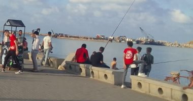 العيد فرحة.. المئات يتوافدون على منطقة اللسان برأس البر فى دمياط