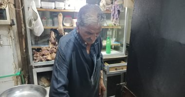 حكاية أقدم العاملين فى مجال حلويات اللحوم بالسويس.. فيديو