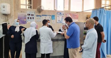وزير التعليم العالى يتفقد مستشفى الضبعة ويطمئن على توافر أرصدة الأدوية.. صور